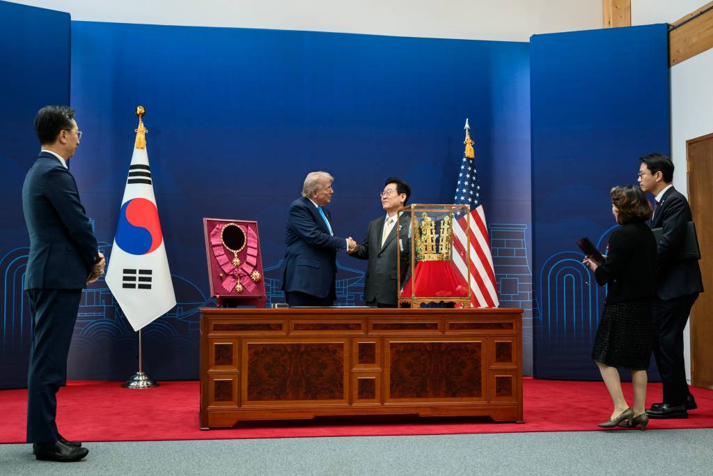 President Donald Trump receives South Korea’s Grand Order of Mugunghwa from President Lee Jae-myung, October 29, 2025.
